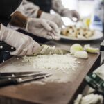 Cuisinez comme un chef : Techniques de cuisine à maîtriser à la maison